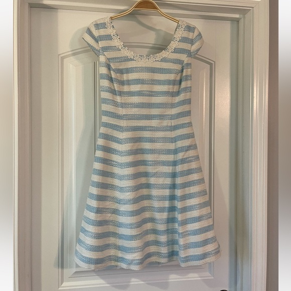 Lilly Pulitzer Rylan Flutter Blue Lurex Boucle Stripe Daisy Pearl Lace Dress - Picture 2 of 6